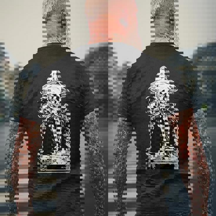 ホセ・グアダルーペ・ポサダ作 アルコール カラベラ 1888 メンズTシャツ バックプリント 高齢者への贈り物