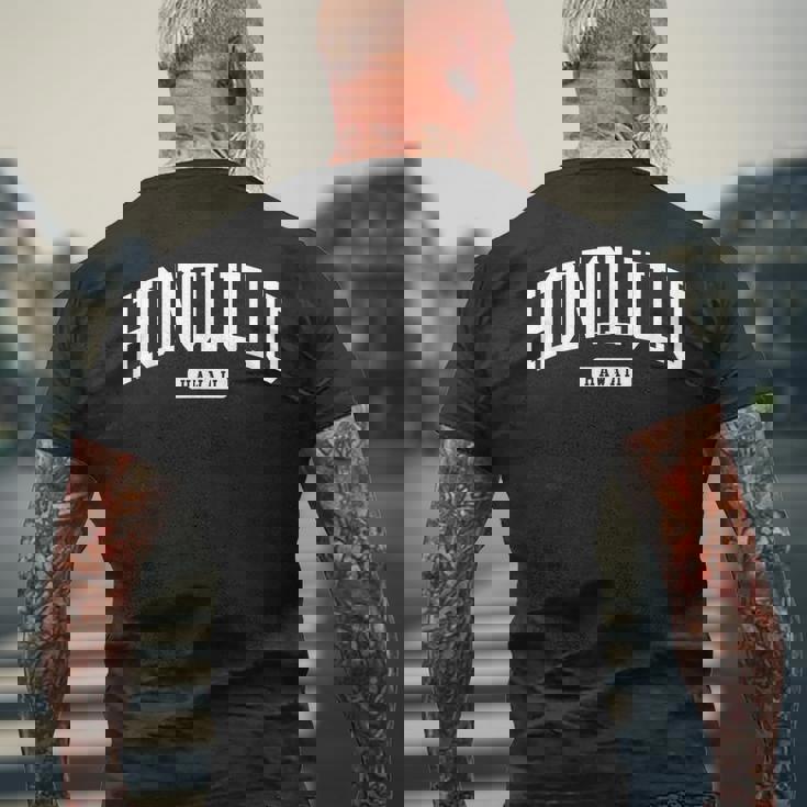 ホノルル ハワイ大学 大学 スタイル メンズTシャツ バックプリント 高齢者への贈り物