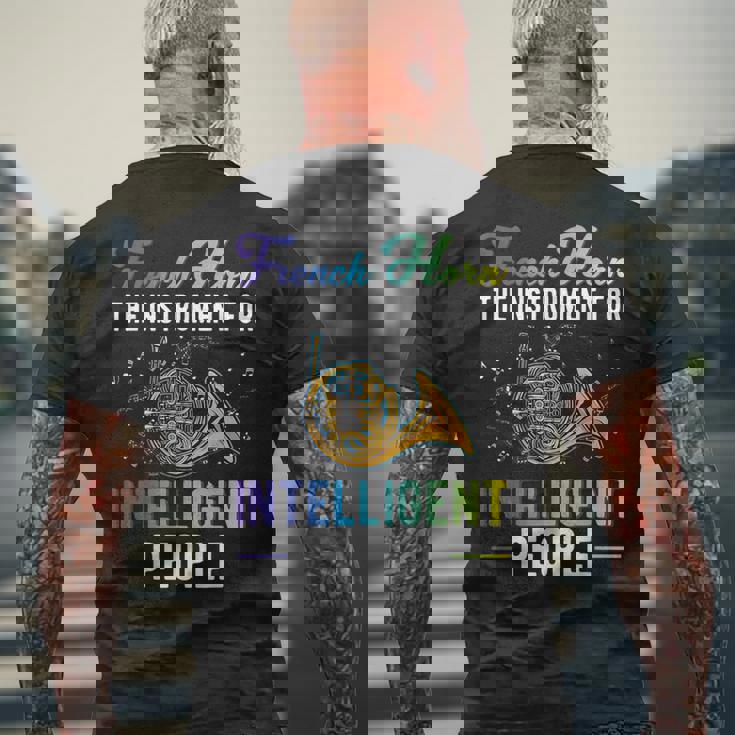 ホルン・ホルニスト フレンチホルン奏者 メンズTシャツ バックプリント 高齢者への贈り物