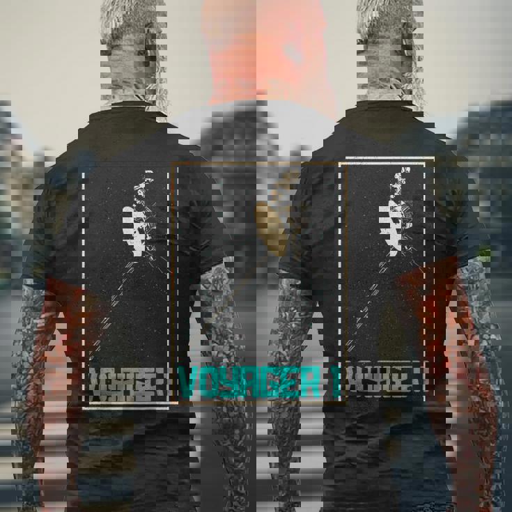 ボイジャー1星間宇宙探査機 太陽系天文学 メンズTシャツ バックプリント 高齢者への贈り物