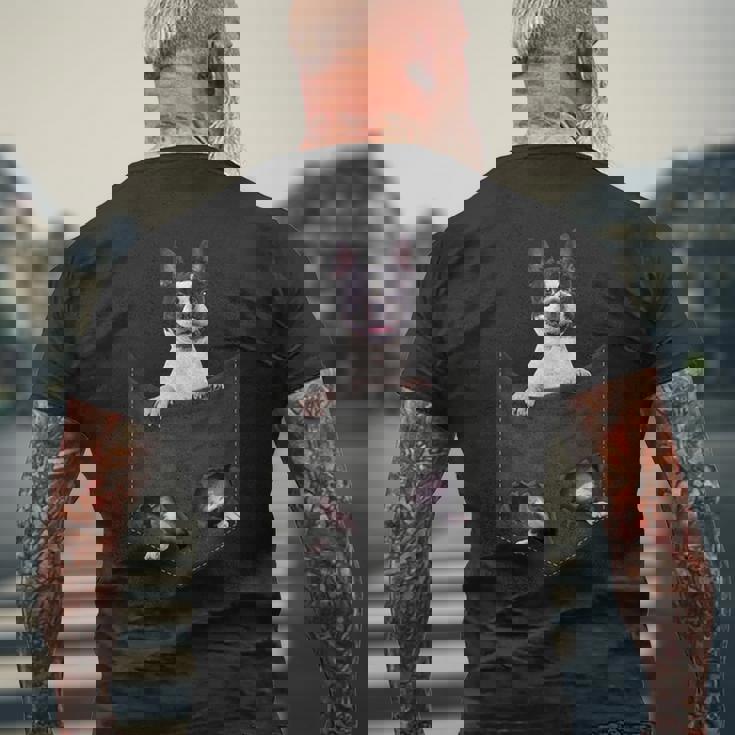 ボストンテリア愛好家のためのポケットに入った面白いボストンテリア メンズTシャツ バックプリント 高齢者への贈り物