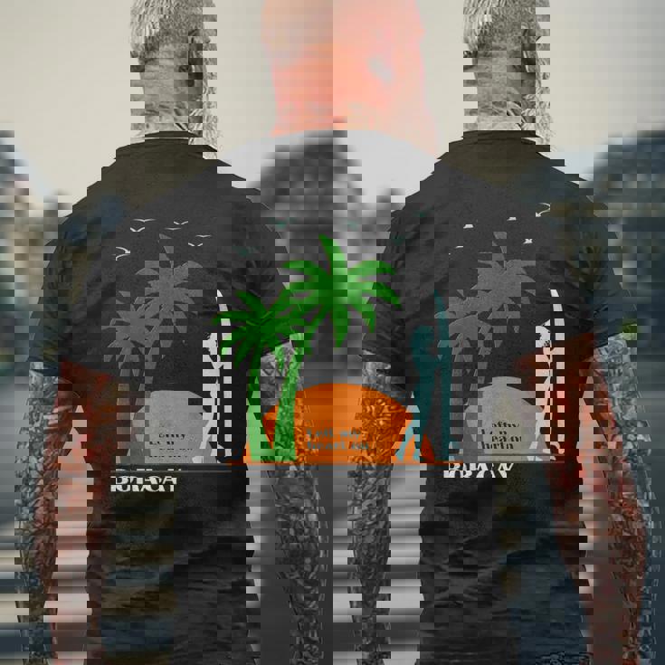 ボラカイ島 ヤシの木 サーフボード 日没 フィリピン ビーチ サーファーガール 東南アジア 島 贈り物 海 お土産 セブ メンズTシャツ バックプリント 高齢者への贈り物