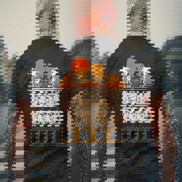 ボリウッド 映画愛好家 ヒンディーシネマ ヴィンテージ インド70年代インド メンズTシャツ バックプリント 高齢者への贈り物