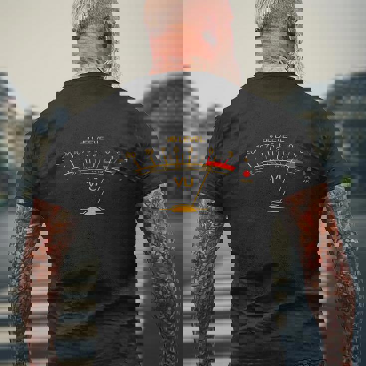 ボリュームu メーター ヴィンテージ オーディオエンジニア 録音スタジオ メンズTシャツ バックプリント 高齢者への贈り物