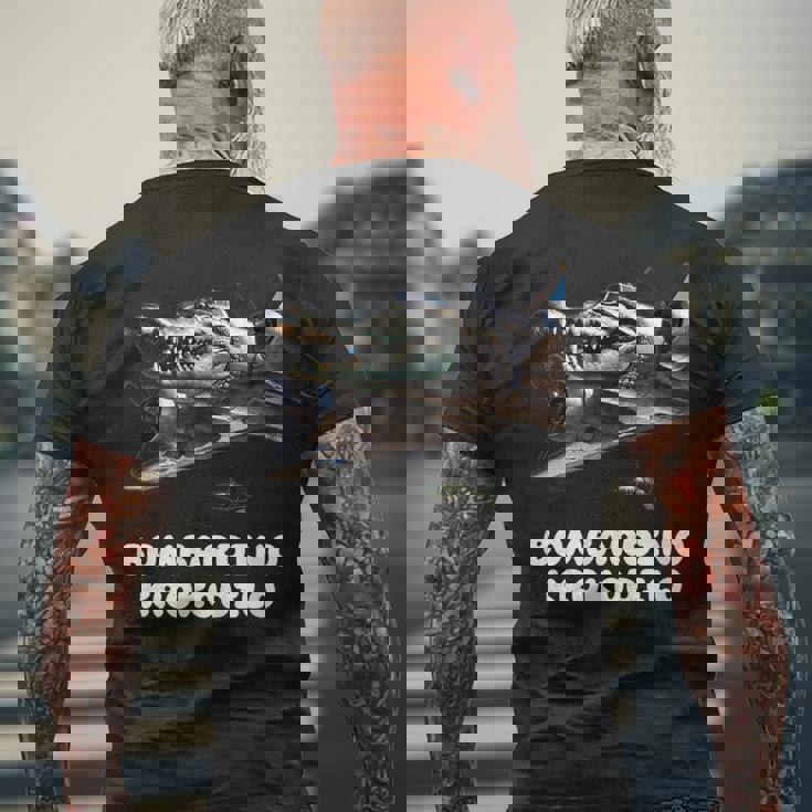 ボンバルディーノクロコダイルラスティージュジェンアルファ X ミームクロコ メンズTシャツ バックプリント 高齢者への贈り物