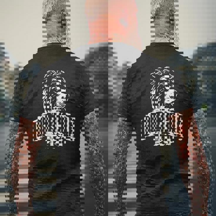 ボーダーコリーのお父さんとかわいい犬の頭を胸に メンズTシャツ バックプリント 高齢者への贈り物