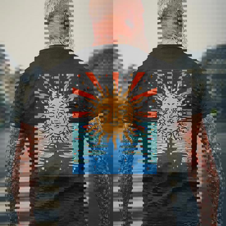 ボーホー 太陽と月 天体 三日月 フェイズ メンズTシャツ バックプリント 高齢者への贈り物