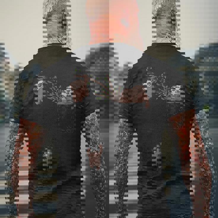 ポケットで遊ぶかわいいナマケモノの家族 メンズTシャツ バックプリント 高齢者への贈り物