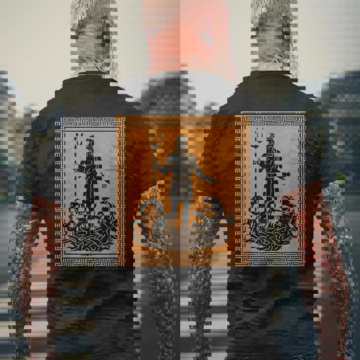 ポセイドン神 トライデント 古代ギリシャ 芸術 神話 ギリシャ神話 メンズTシャツ バックプリント 高齢者への贈り物