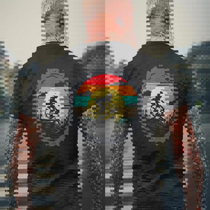 マウンテンバイク サイクリング レトロ ヴィンテージ Mtb 自転車ライダー メンズTシャツ バックプリント 高齢者への贈り物