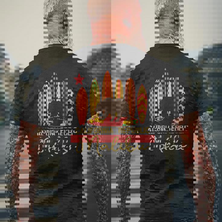 マリブ カリフォルニア リパブリック ベア サーファー 記念品 メンズTシャツ バックプリント 高齢者への贈り物