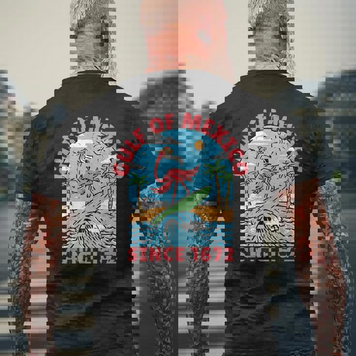 メキシコ湾 フラミンゴ メキシコ湾 1672年以来 メンズTシャツ バックプリント 高齢者への贈り物