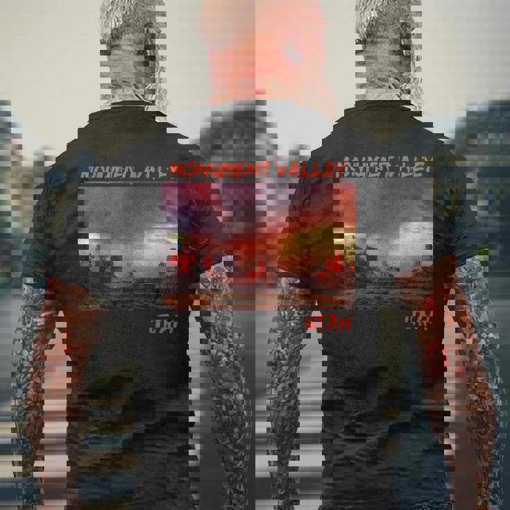 モニュメントバレーユタ州 メンズTシャツ バックプリント 高齢者への贈り物