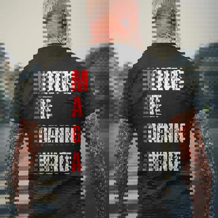 モロンはアメリカを支配している政治的ユーモアの自由のスピーチ メンズTシャツ バックプリント 高齢者への贈り物