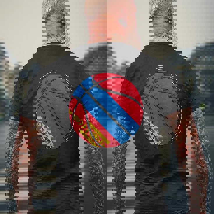 モンゴルの国旗が付いたバスケットボールボール メンズTシャツ バックプリント 高齢者への贈り物