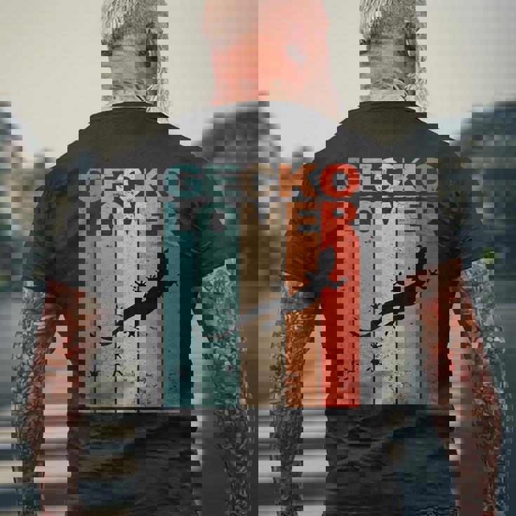 ヤモリの恋人 トカゲ 爬虫類 サラマンダー ペット メンズTシャツ バックプリント 高齢者への贈り物