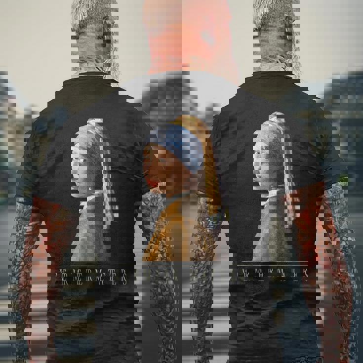 ヤン・フェルメール オランダの画家 真珠の耳飾りの少女 メンズTシャツ バックプリント 高齢者への贈り物