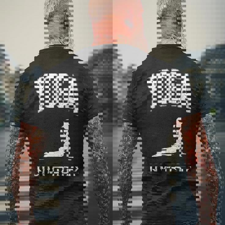 ヨガ 大学 大学 面白い メンズTシャツ バックプリント 高齢者への贈り物