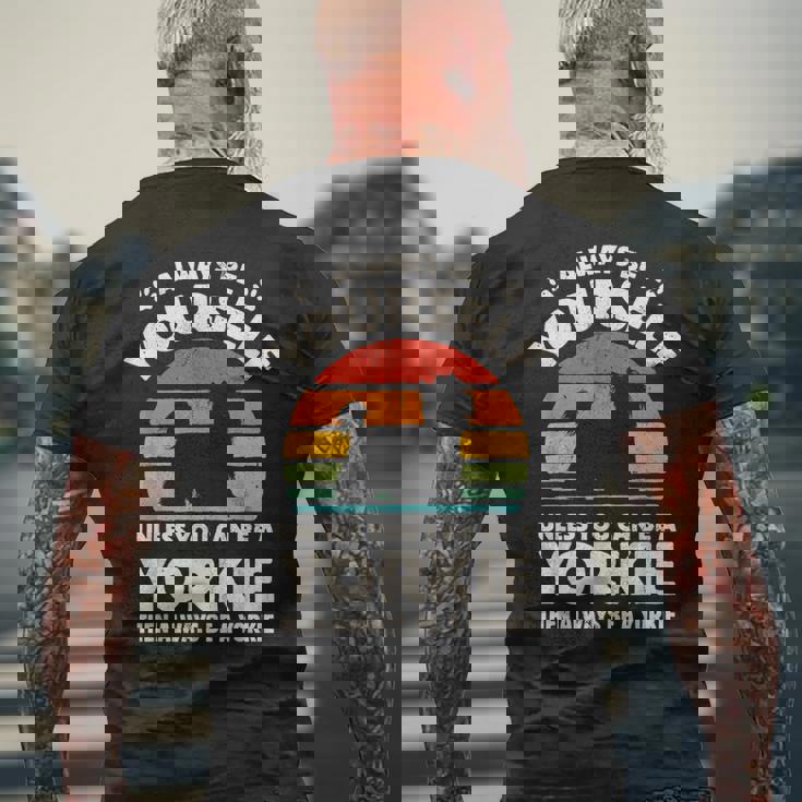 ヨークシャーテリア Always Be Yourself レトロ 70年代犬 メンズTシャツ バックプリント 高齢者への贈り物