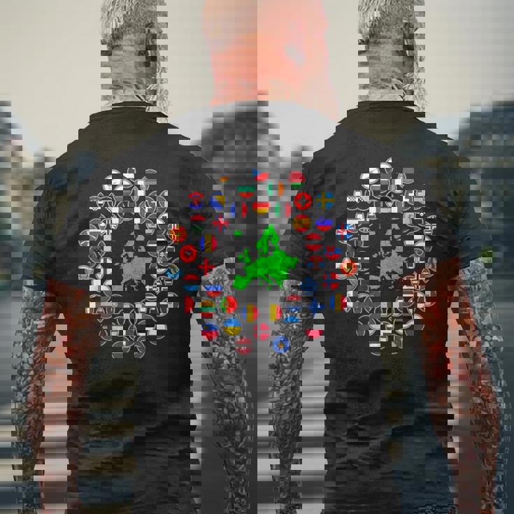 ヨーロッパ、ヨーロッパの旗、欧州連合の旗、ヨーロッパ地図。 メンズTシャツ バックプリント 高齢者への贈り物