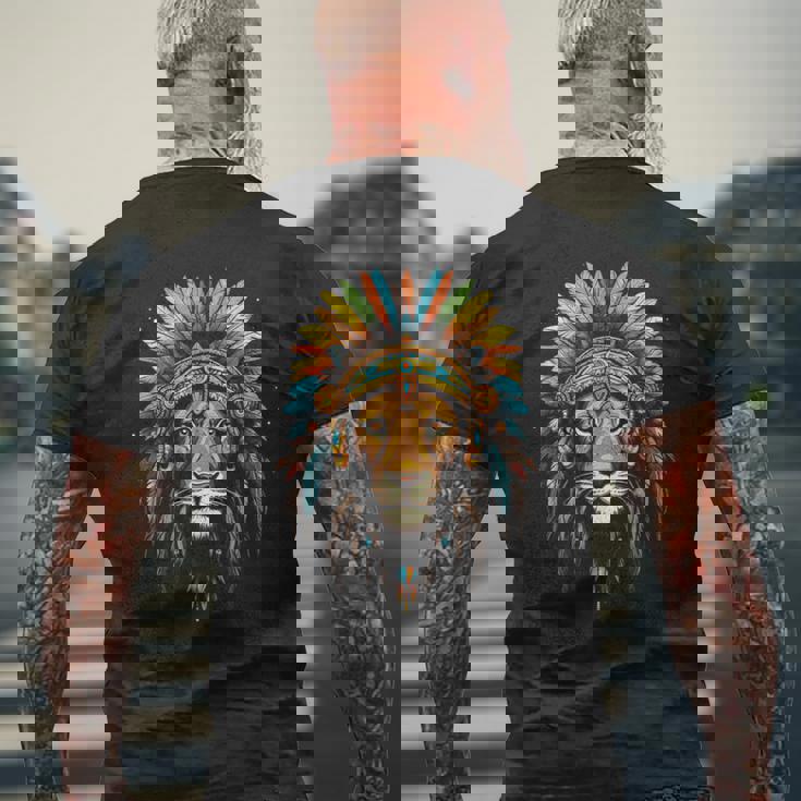 ライオン インディアン ヘッドドレス 羽 部族 ライオン メンズTシャツ バックプリント 高齢者への贈り物