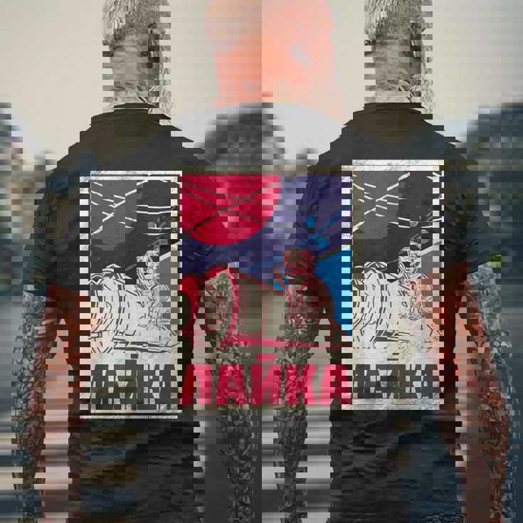 ライカ・ガガーリン 犬 スプートニク プロパガンダ ロシア ソ連 メンズTシャツ バックプリント 高齢者への贈り物