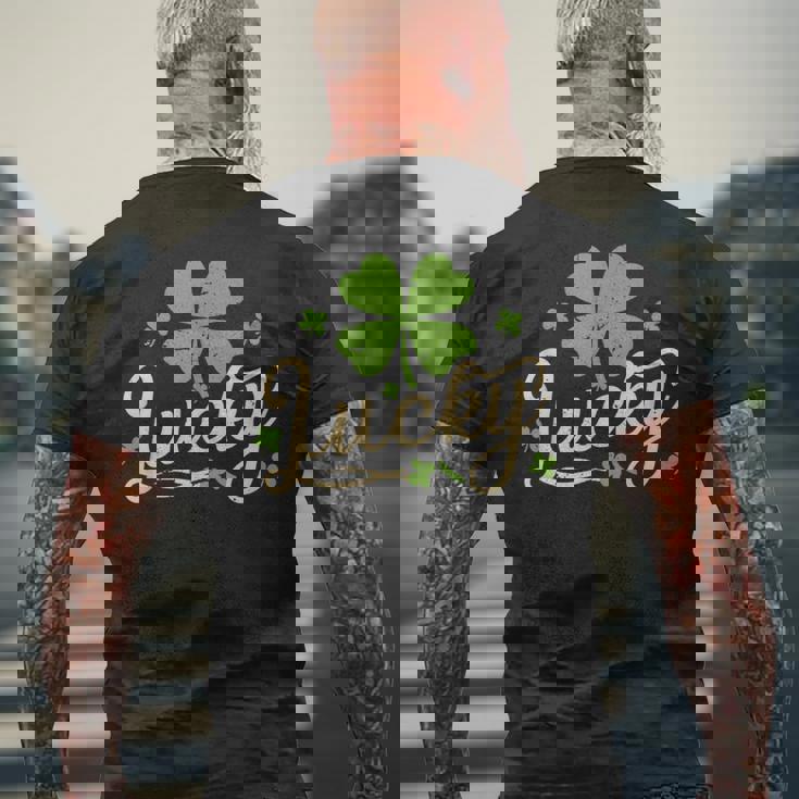 ラッキーシャムロック 四つ葉のクローバー 聖パトリックの日 メンズTシャツ バックプリント 高齢者への贈り物