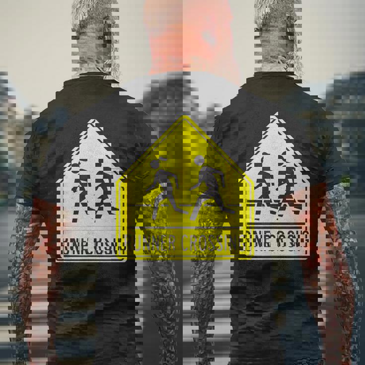 ランナー クロッシング サイン モチベーションを高める 面白い ランニング メンズTシャツ バックプリント 高齢者への贈り物