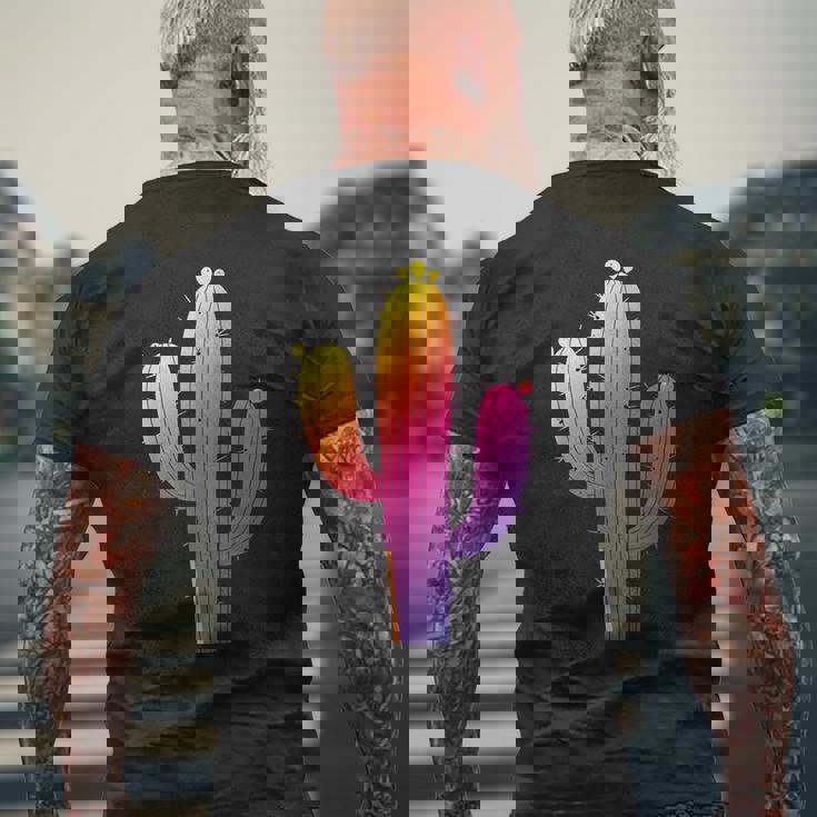 レインボーサボテン 砂漠の夕日と太陽の雰囲気 メンズTシャツ バックプリント 高齢者への贈り物