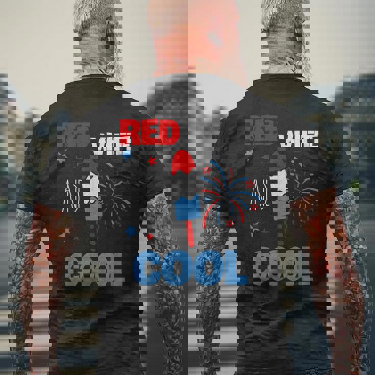 レッド ホワイト クールなアメリカ国旗 アイスキャンディー 面白い 7月4日 メンズTシャツ バックプリント 高齢者への贈り物