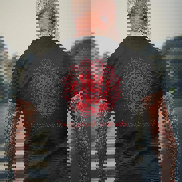 レッドガネーシャハッピーガネーシャ Chartuthi メンズTシャツ バックプリント 高齢者への贈り物