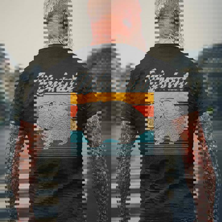 レトロ アウトバック オージー 動物園 キーパー オーストラリア ウォンバット メンズTシャツ バックプリント 高齢者への贈り物