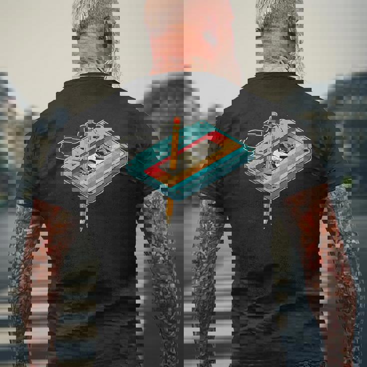 レトロ カセット テープ ペンシル 80 年代 90 年代の音楽ミックステープの振り返り メンズTシャツ バックプリント 高齢者への贈り物