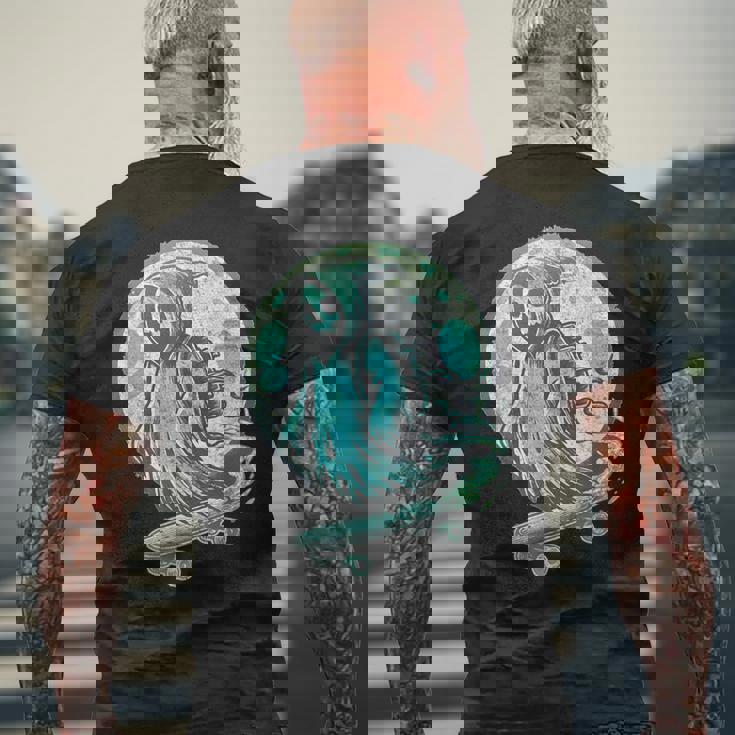 レトロ スケーター オバケ スカル スケートボード ハロウィン 不気味 スケルトン 骸骨 面白い ギフト ストリート メンズTシャツ バックプリント 高齢者への贈り物