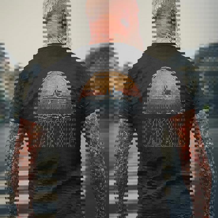 レトロ チェコ 風景 ヴィンテージ お土産 メンズTシャツ バックプリント 高齢者への贈り物