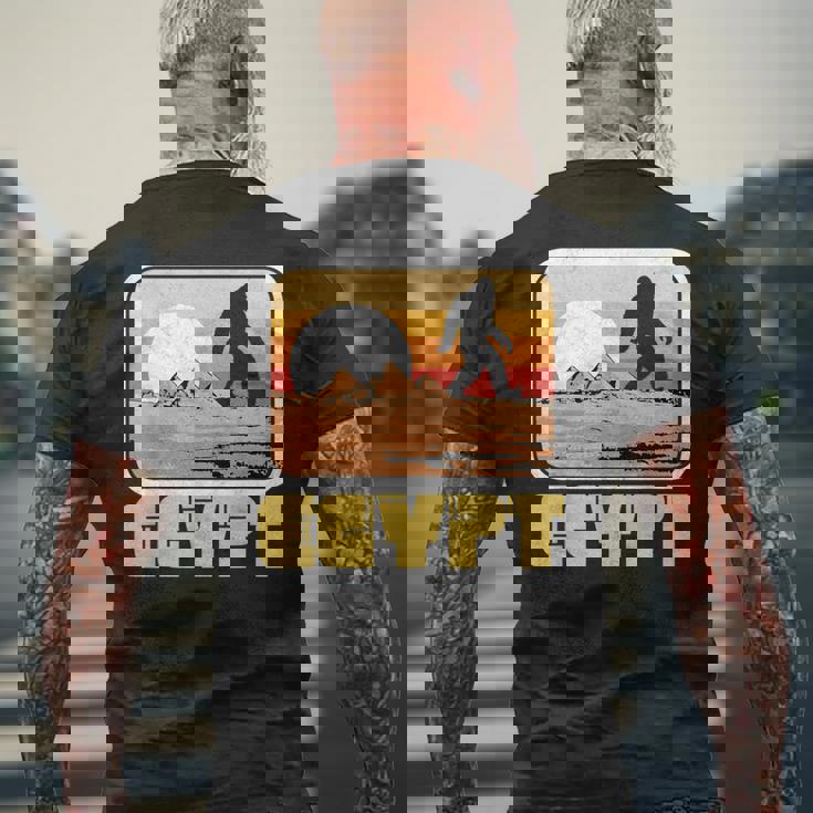 レトロ ビッグフット & ピラミッド エジプト サスカッチ グラフィック メンズTシャツ バックプリント 高齢者への贈り物