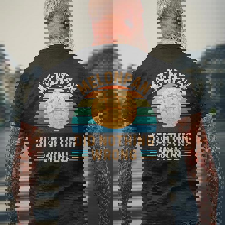 レトロ メロンパン Did Nothing Wrong ヴィンテージ メロンパン 食品愛好家 メンズTシャツ バックプリント 高齢者への贈り物