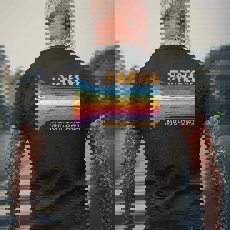 レトロ ヴィンテージ 70年代ファーゴ ノースダコタ メンズTシャツ バックプリント 高齢者への贈り物