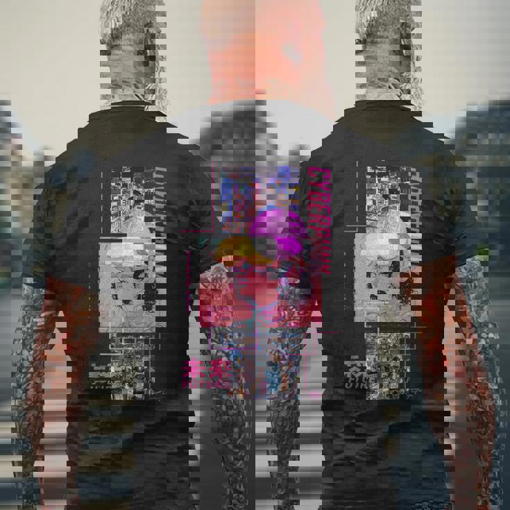 レトロなサイバーパンクヴェイパーウェーブ の 美学を取り入れた日本のサイバーパンクアニメ メンズTシャツ バックプリント 高齢者への贈り物