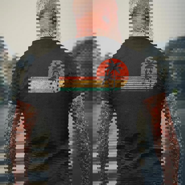 レトロスタイル トロピカル ビンテージ 夕日 ビーチ ヤシの木 メンズTシャツ バックプリント 高齢者への贈り物