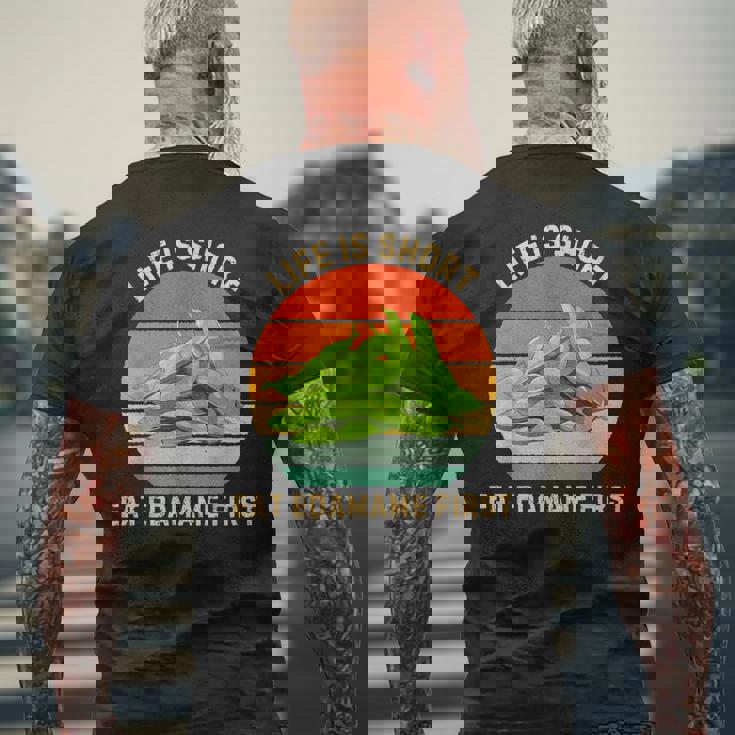 レトロライフは短く食べる 枝豆 はじめて枝豆 食べ物好き メンズTシャツ バックプリント 高齢者への贈り物