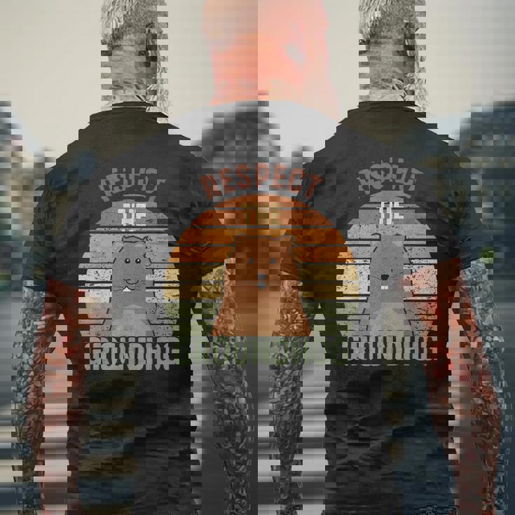 レトロリスペクトザグラウンドホッグハッピーグラウンドホッグデー2025 メンズTシャツ バックプリント 高齢者への贈り物