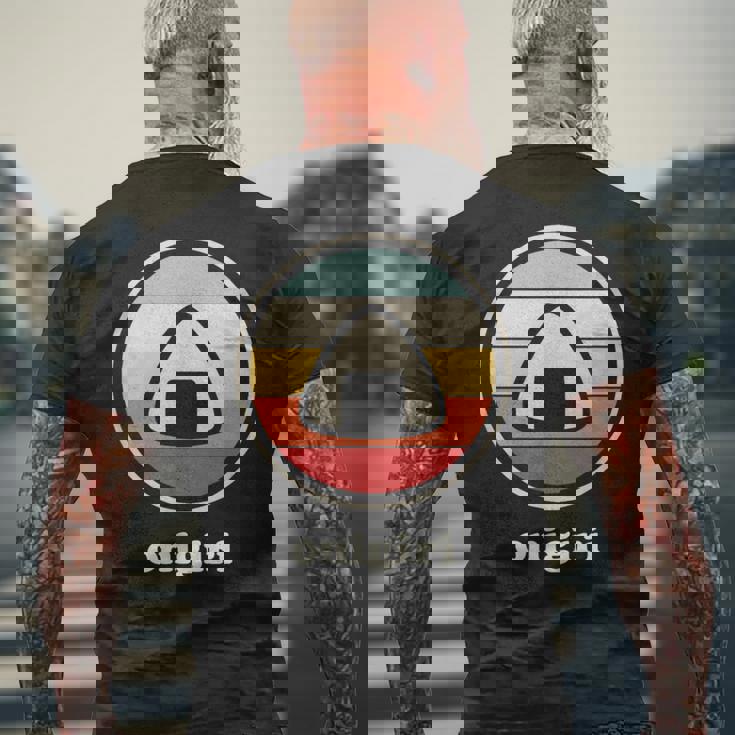 レトロヴィンテージ-日本食&カワイイアニメおにぎり メンズTシャツ バックプリント 高齢者への贈り物