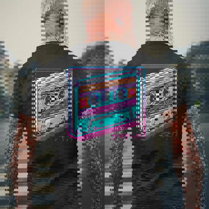 レトロヴェイパーウェイブカセット ロフィ アニメ 日本の美学 メンズTシャツ バックプリント 高齢者への贈り物