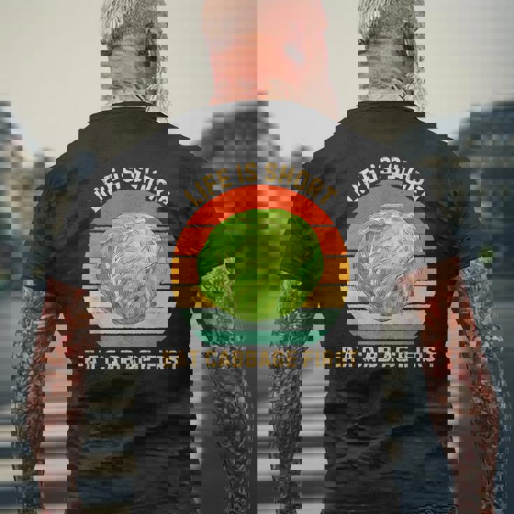 レトロ生活は短い。キャベツはじめてのキャベツ料理好き メンズTシャツ バックプリント 高齢者への贈り物