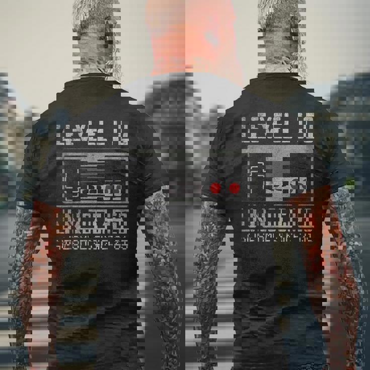 レベル 10 アンロック 10歳の誕生日 10歳のビデオゲーマー 男の子 メンズTシャツ バックプリント 高齢者への贈り物