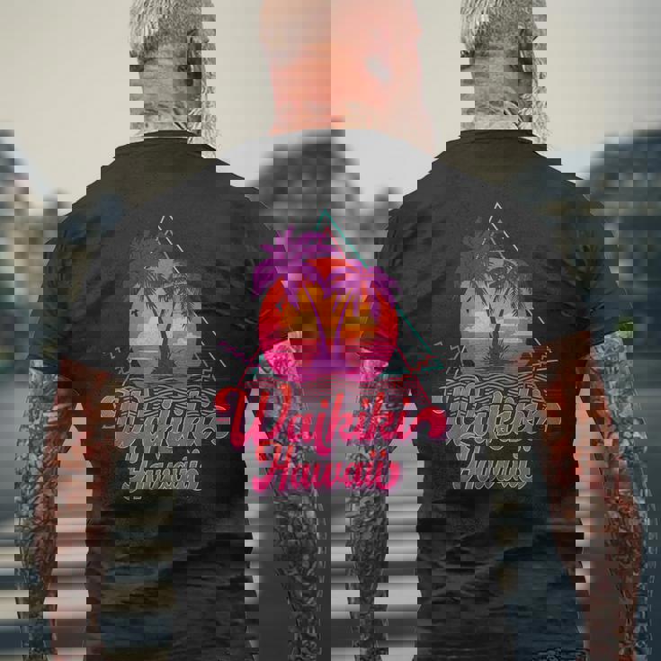 ワイキキ ビーチ バケーション ハワイ サーフ サンセット サーファー レトロ 80年代 メンズTシャツ バックプリント 高齢者への贈り物