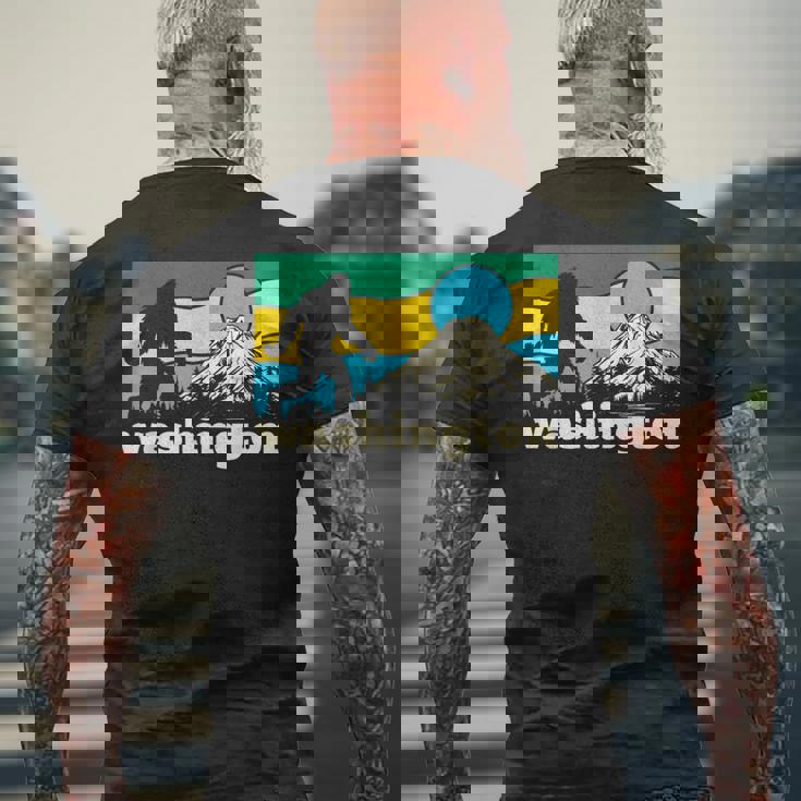 ワシントン州立大学ホームマウンテンズ ビッグフット サスカッチ イエティ ギフト メンズTシャツ バックプリント 高齢者への贈り物