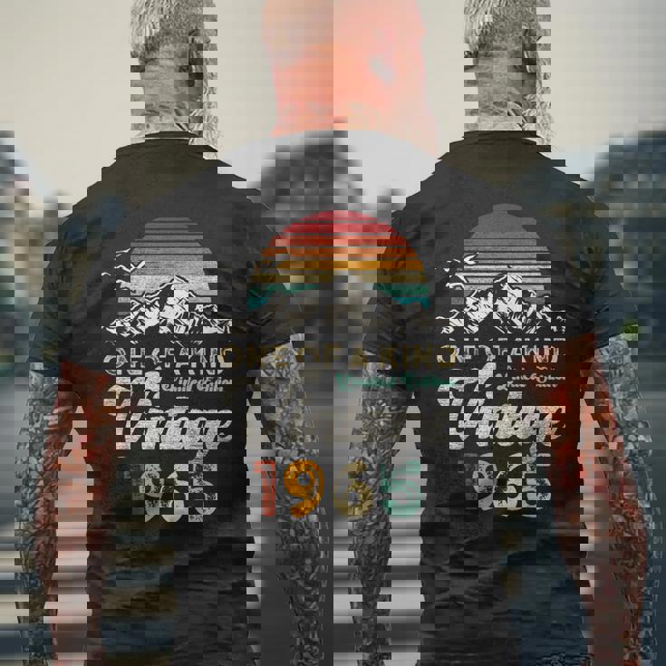 ヴィンテージ 1965 誕生日 60年 マウンテン レトロ メンズTシャツ バックプリント 高齢者への贈り物