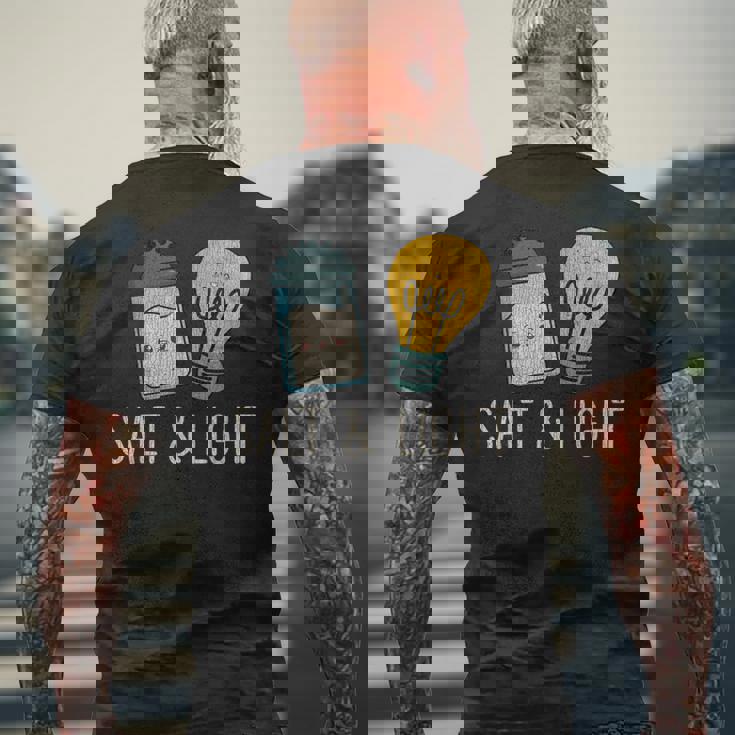 ヴィンテージ キュート ソルトライト 聖書 詩 マタイ 誇り高きクリスチャン メンズTシャツ バックプリント 高齢者への贈り物